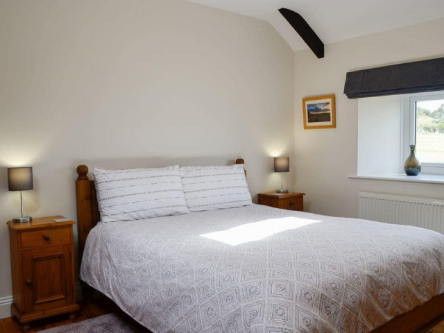 Stanegate Cottage - 2 bedrooms (King size and twin beds) with shower room